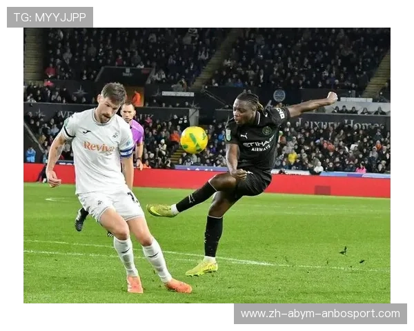 英超球员比赛中双臂交叉姿势的意义与战术信号